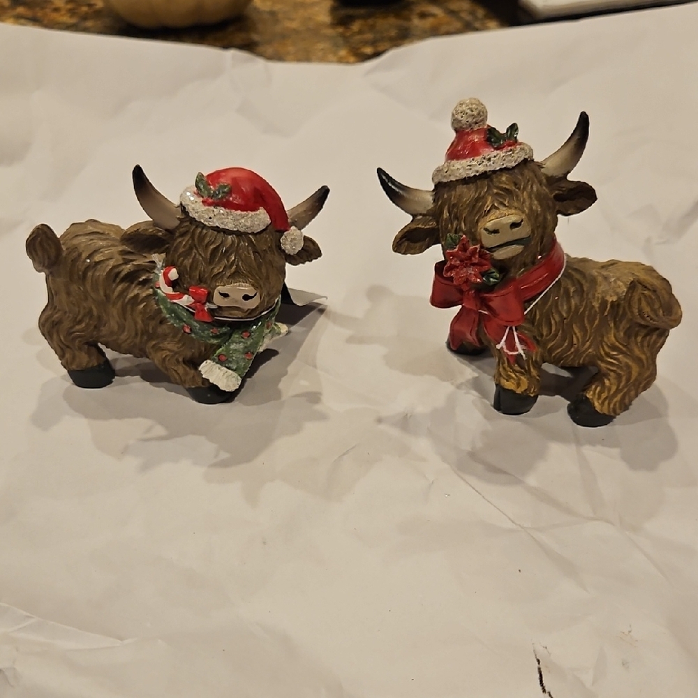 NWT Hobby Lobby Festive Highland Cow Christmas  Figurines